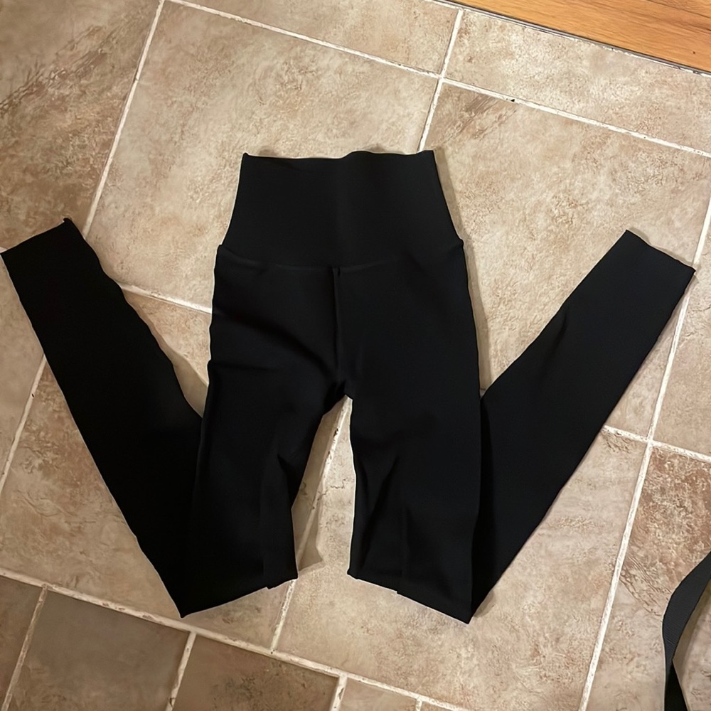 Fabletics black leggings, never warn, size extra small